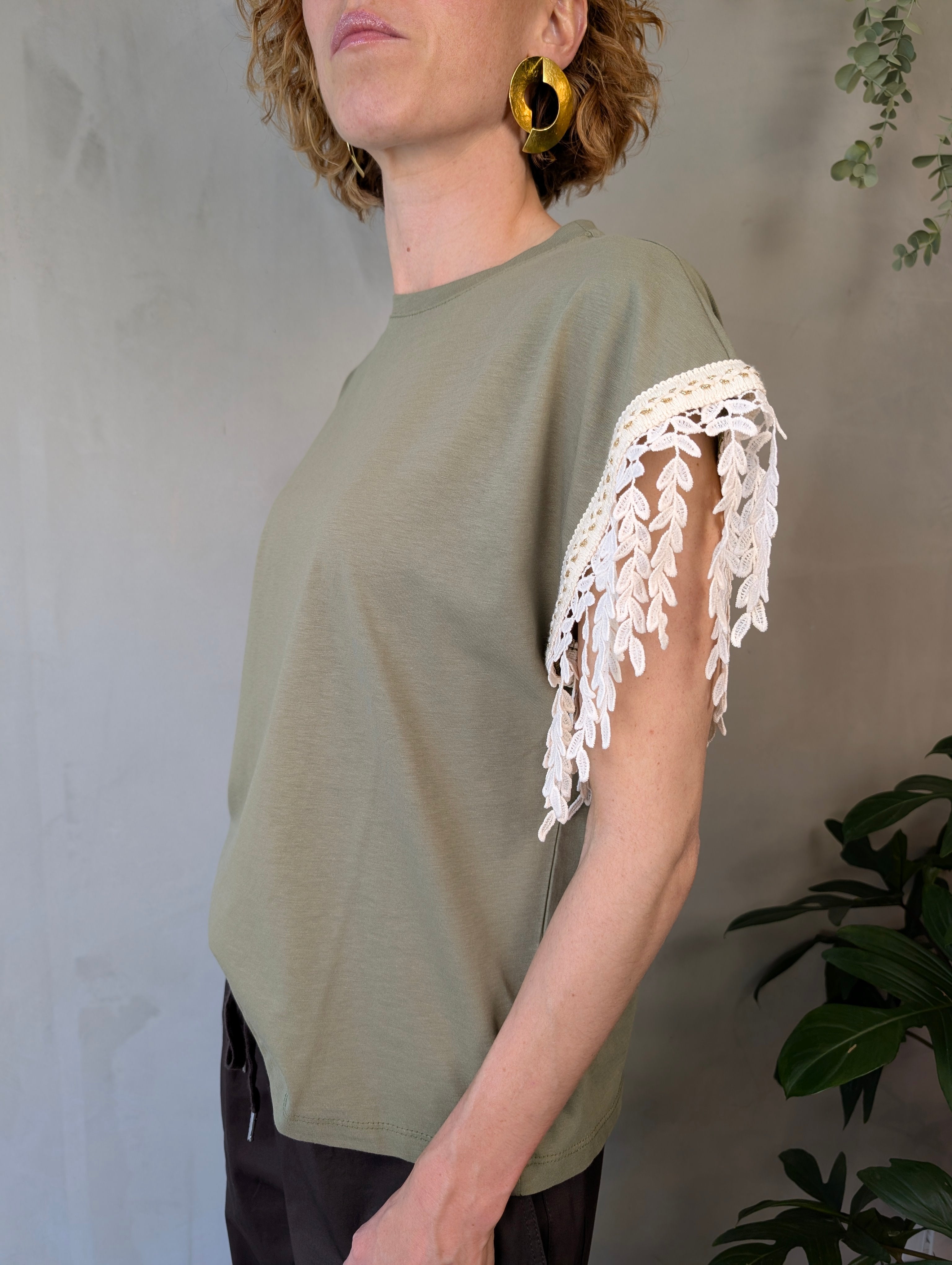 Maglia smanicata con applicazioni boho MIDI