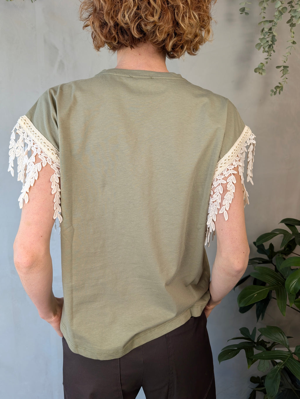 Maglia smanicata con applicazioni boho MIDI